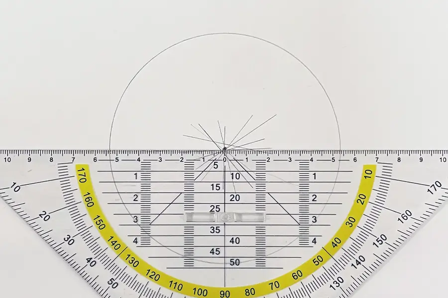 Der Abstand vom Mittelpunkt zum Kreisrand wird an verschiedenen Stellen nachgemassen und kontrolliert. 